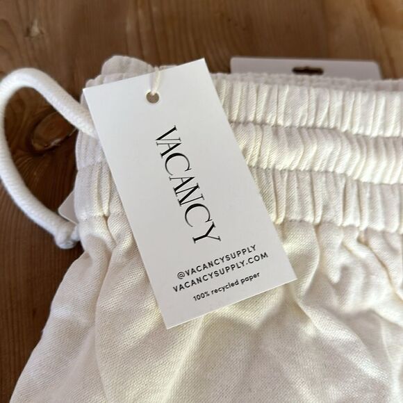 VACANCY The Essential Shorts - Coconut Milk NEW with Tag Size US 4 - Picture 3 of 8